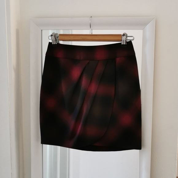 Red plaid skirt - Picture 1 of 4